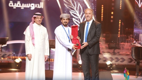 في حفل افتتاح المهرجان توزيع جوائز المسابقة العربية للموسيقى والغناء