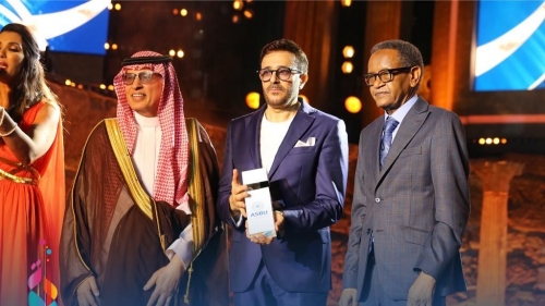  المهرجان يكرّم الفنان صابر الرباعي