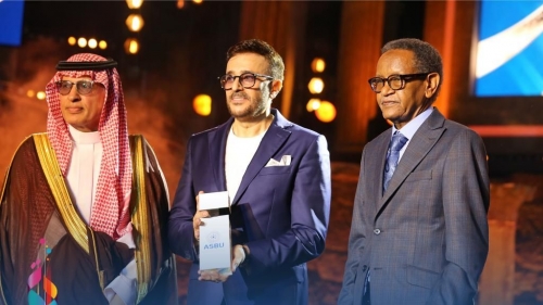  المهرجان يكرّم الفنان صابر الرباعي