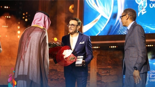  المهرجان يكرّم الفنان صابر الرباعي