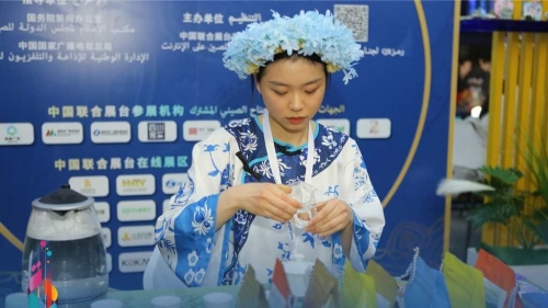  الافتتاح الرسمي لمعرض الأسبو للتجهيزات التكنولوجية وسوق الربامج